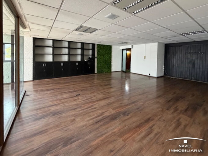 Cómoda oficina en la calle Ocaso, en edificio de solo 6 pisos y con únicamente 12 oficinas con elevador y vigilancia 24 horas.