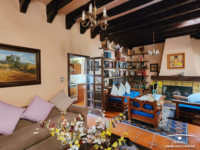 Casa en venta prácticamente en un piso en Sta. Úrsula Xitla, estilo mexicano muy de Tlalpan a unos pasos de Insurgentes Sur y centro de Tlalpan con Universidades y Hospitales alrededor y centro comercial.